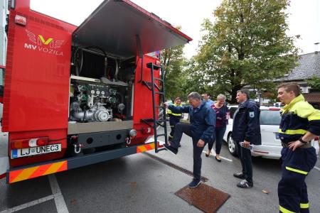 Novi GVC-3 PGD Unec pred občino Cerknica 08 FOTO LJUBO VUKELIČ